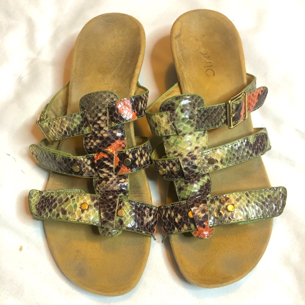 Vionic Orthaheel green snakeskin print sandals